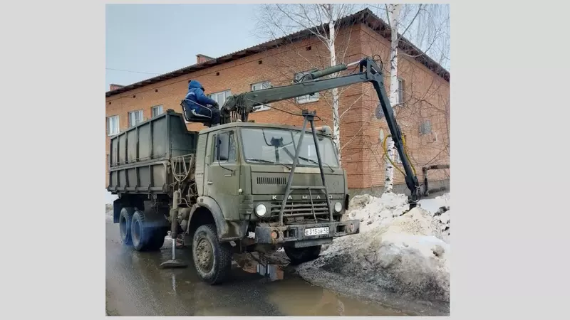 Подготовка к паводку: в Глазове убрали снег со всех магистралей, в Ижевске — нет